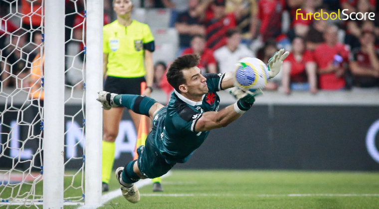 Vasco escapa de surpresa com gol no fim, mas Léo Jardim brilha nos pênaltis contra o Operário e garante vaga nas oitavas da Copa do Brasil